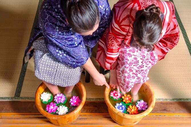 Osaka: Aroma Massage With Bamboo Stick at the Temple 