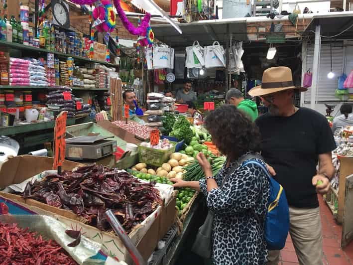 Private Market Food Tour and Architecture Sightseeing