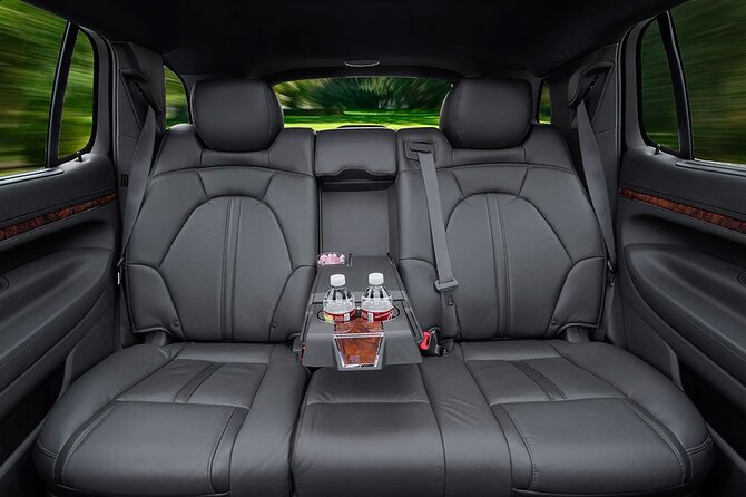 Private SUV Transfer Galveston to Hobby Airport for 6 People