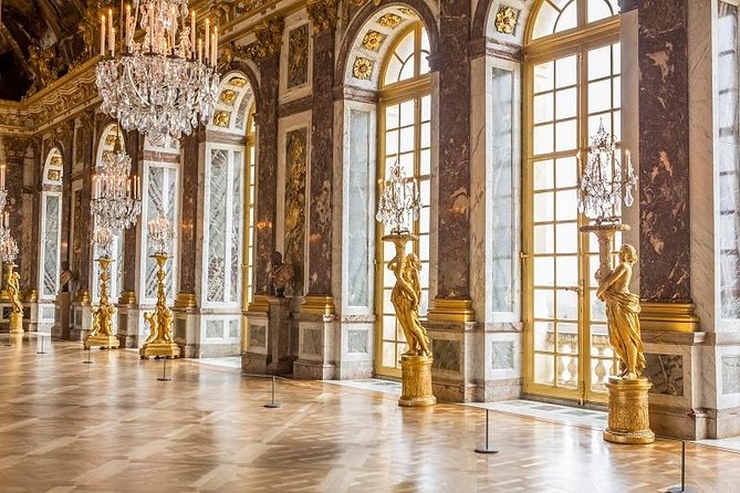 Versailles Palace Guided Tour with Gardens, Trianons & The Hamlet